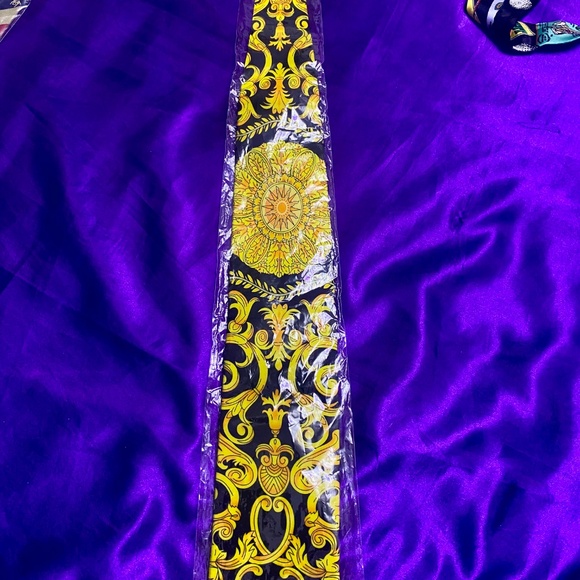 Versace Licenced Silk Necktie  Sz OS - Picture 8 of 10
